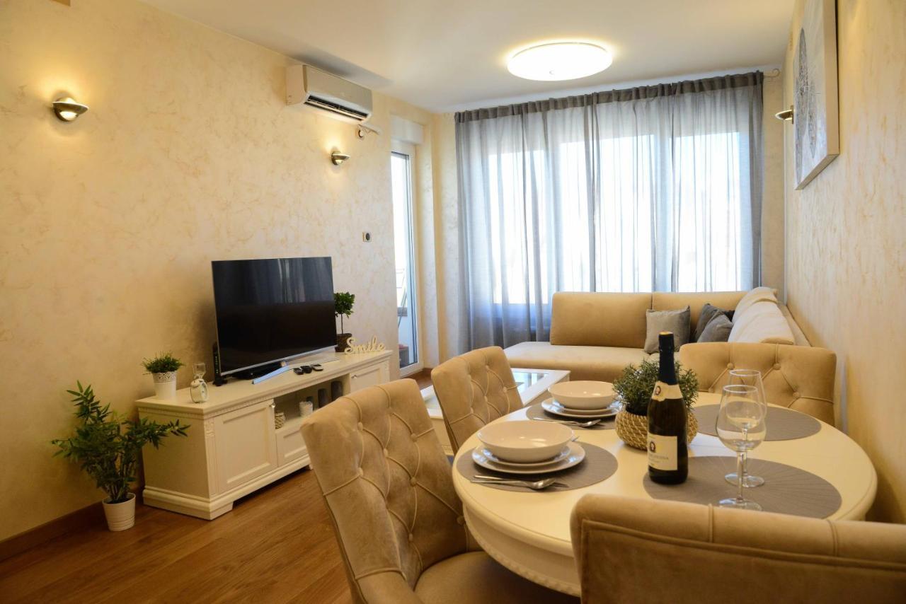 Tesla 70 Apartment With Secure Parking In The Garage Novi Sad Luaran gambar