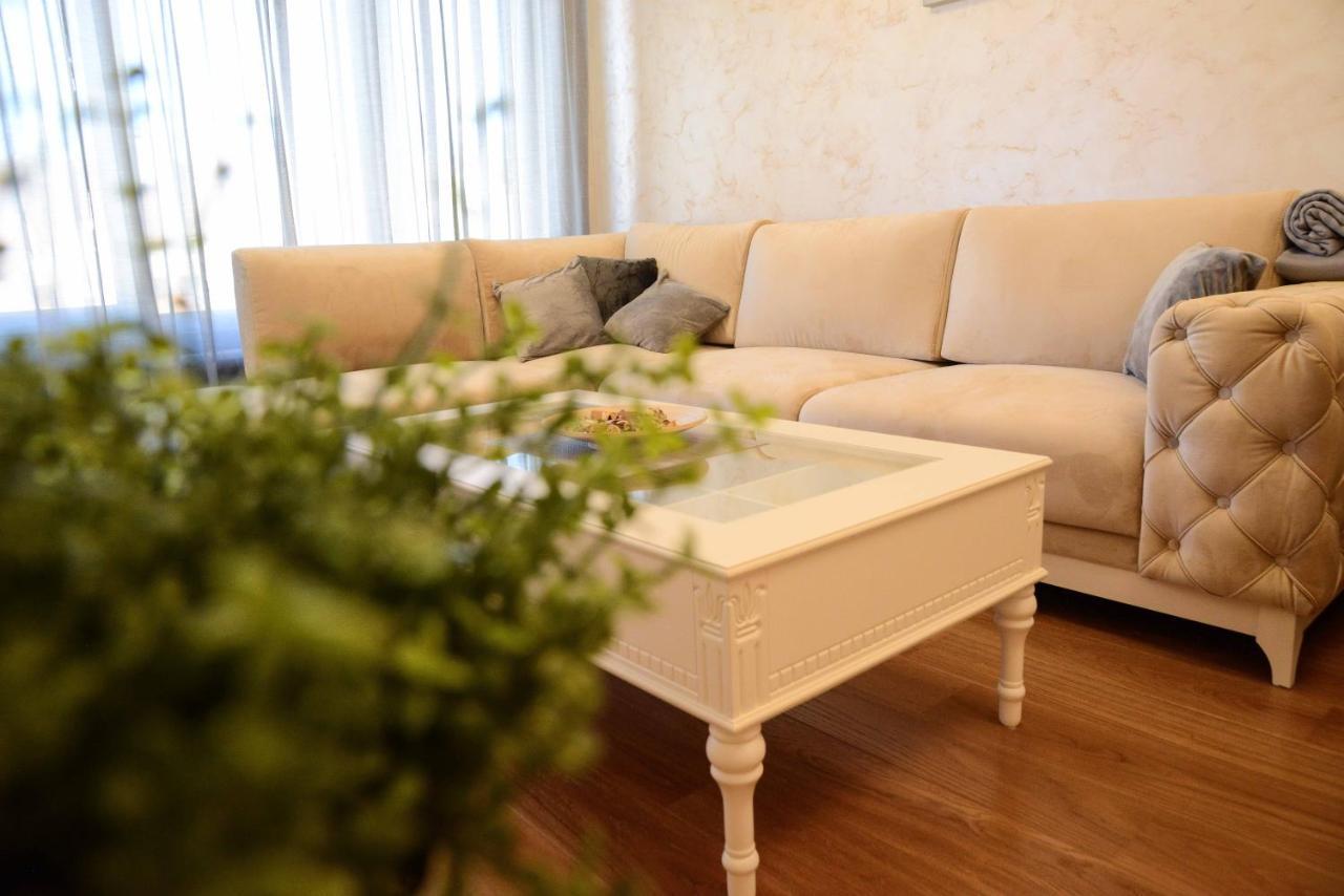 Tesla 70 Apartment With Secure Parking In The Garage Novi Sad Luaran gambar