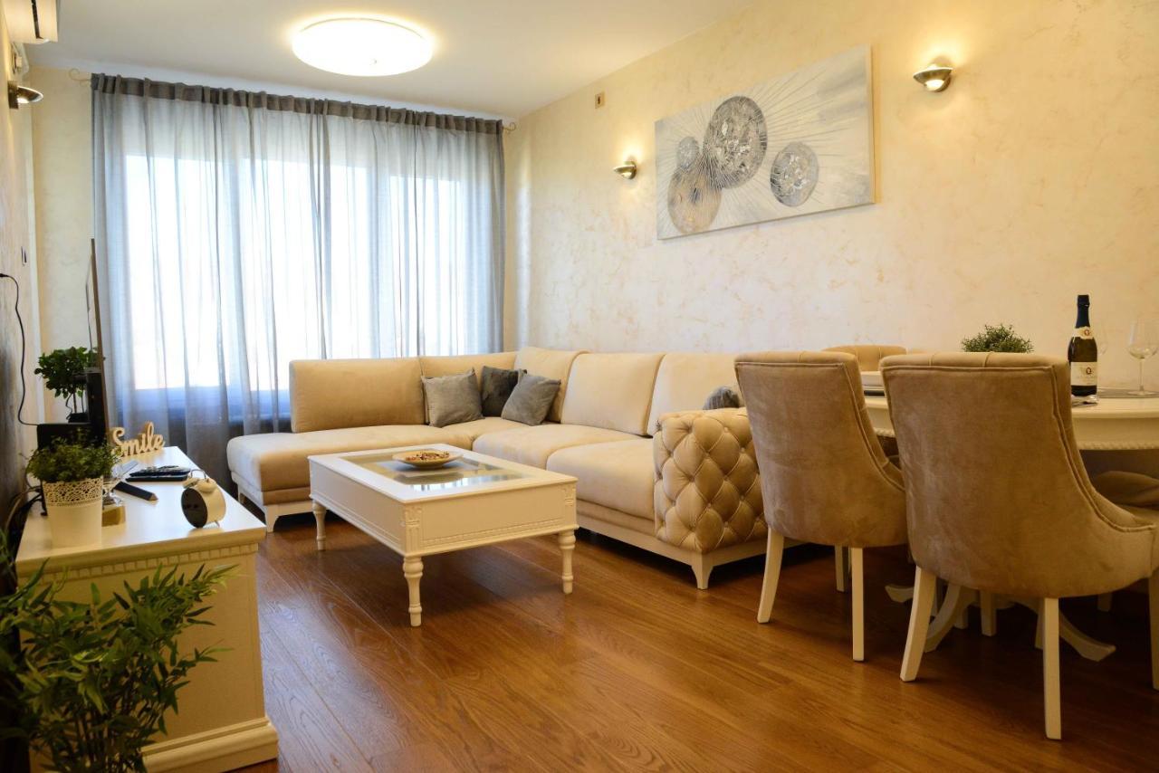 Tesla 70 Apartment With Secure Parking In The Garage Novi Sad Luaran gambar