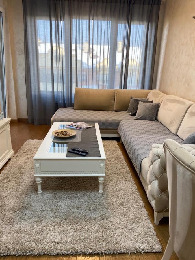 Tesla 70 Apartment With Secure Parking In The Garage Novi Sad Luaran gambar